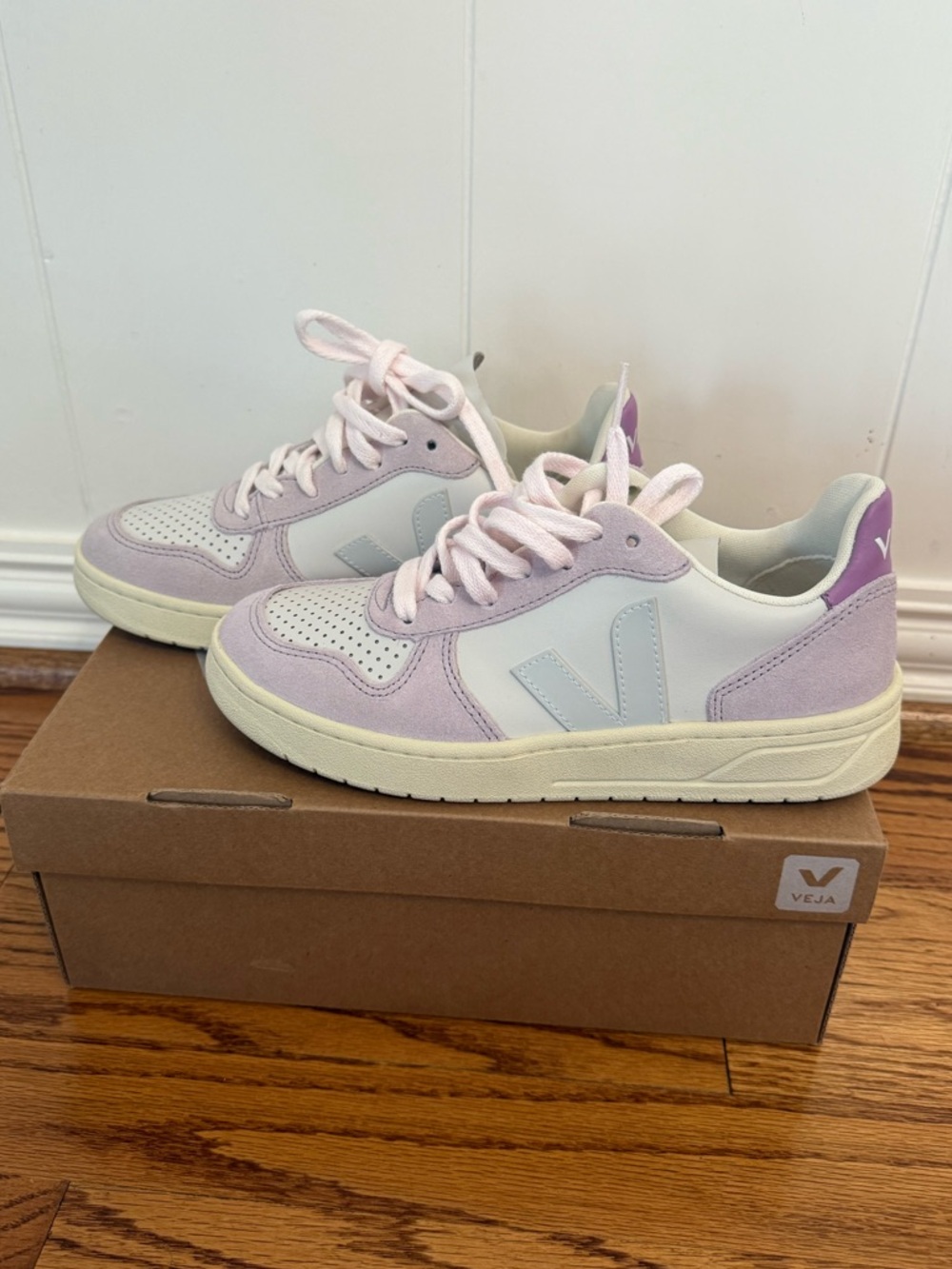 Veja V-10 Sneakers in Light Lavender and White